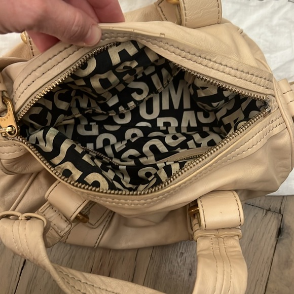 Marc Jacobs cream colored leather medium tote bag - Picture 4 of 5